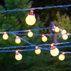 Catena 5 m, 10 sfere bianche Ø 50 mm, led bianco caldo, cavo trasparente, prolungabile