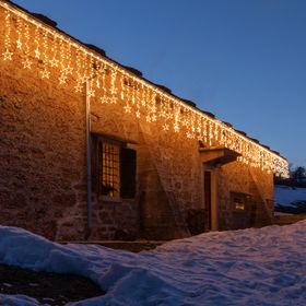 5 x h 1.05m, 620 Warm White Leds Icicle Lights Decorated with Stars