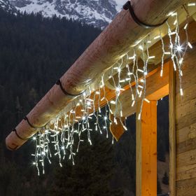 Eisregenlichter 3 x h 0,5 m, 114 kaltweiße MaxiLEDs, weißes Kabel, erweiterbar, IP67
