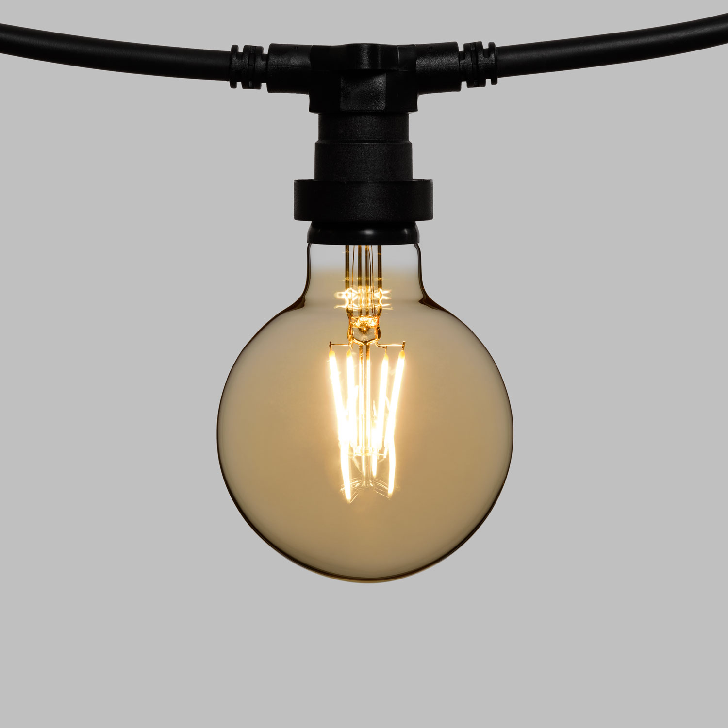 Catena 5 m, 8 lampadine led globo Ø 95 mm di 4 Watt, cavo nero, prolungabile 3 Catena 5 m, 8 lampadine led globo Ø 95 mm di 4 Watt, cavo nero, prolungabile 3