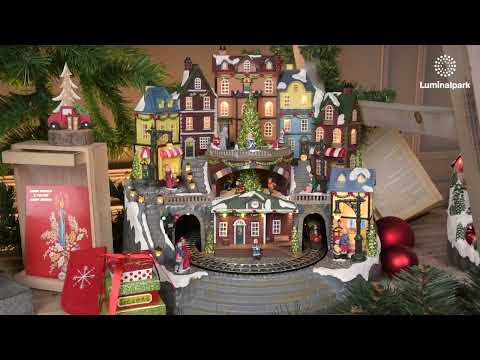 Weihnachtsdorf, Bahnhof mit fahrender Bahn und sich drehendem Weihnachtsbaum, Höhe 38 cm, Weihnachtslieder 2