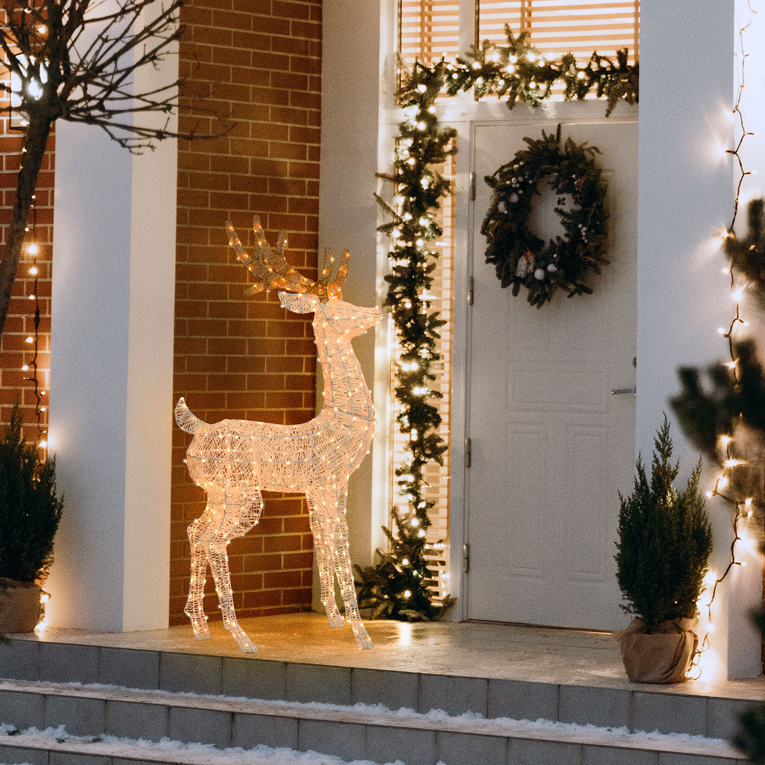 Renne Cream & Brown h 160 cm, tête à droite, led blanc chaud traditionnel Renne Cream & Brown h 160 cm, tête à droite, led blanc chaud traditionnel
