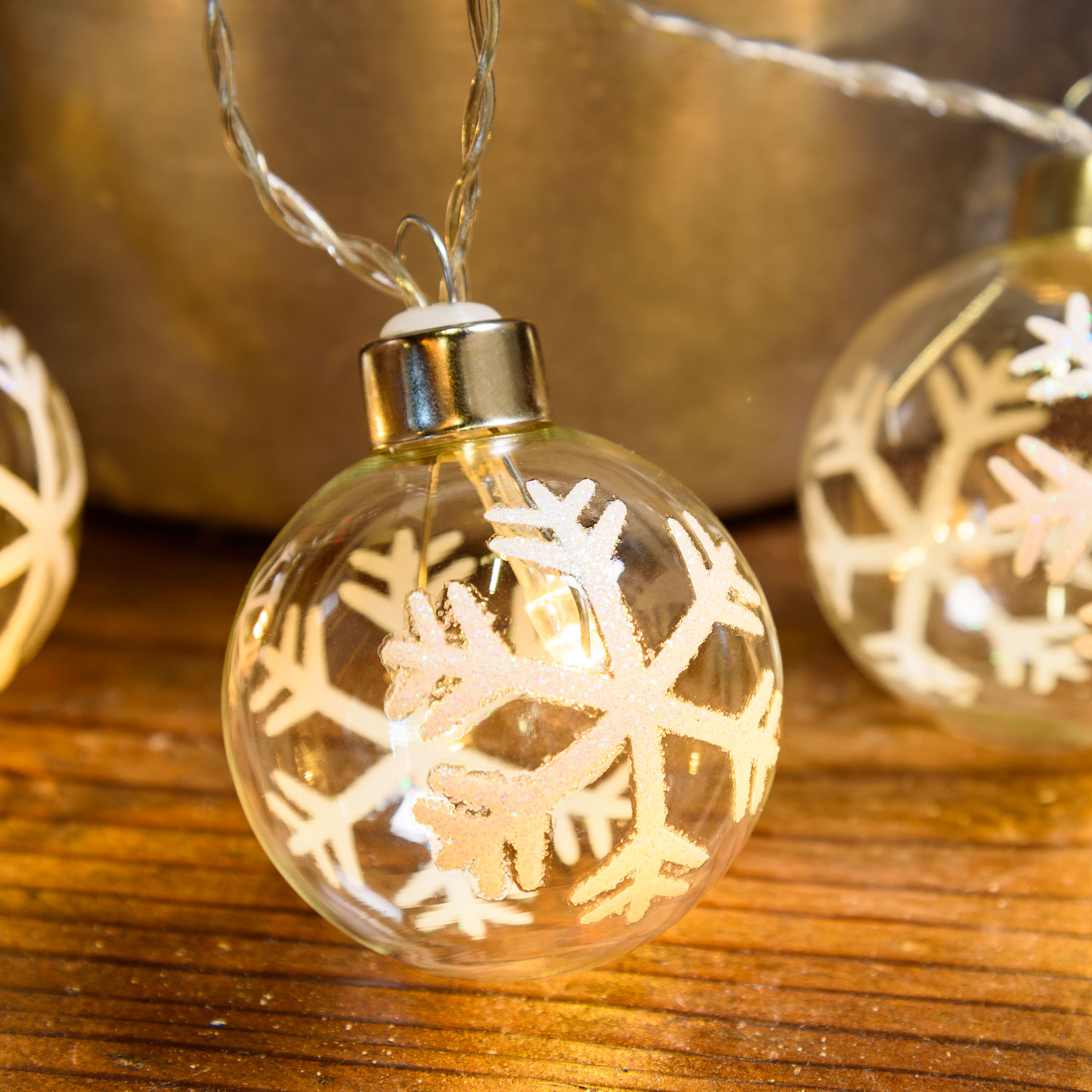 Deko-Lichterkette 20 Kugeln mit LED-Eiskristallen Ø 50 mm, MicroLEDs warmweiß Deko-Lichterkette 20 Kugeln mit LED-Eiskristallen Ø 50 mm, MicroLEDs warmweiß