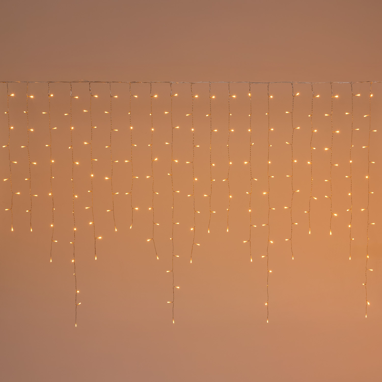 Stalactite Connect+ 5 x h 1,2 m, 550 led blanc chaud, câble transparent, prolongeable Stalactite Connect+ 5 x h 1,2 m, 550 led blanc chaud, câble transparent, prolongeable