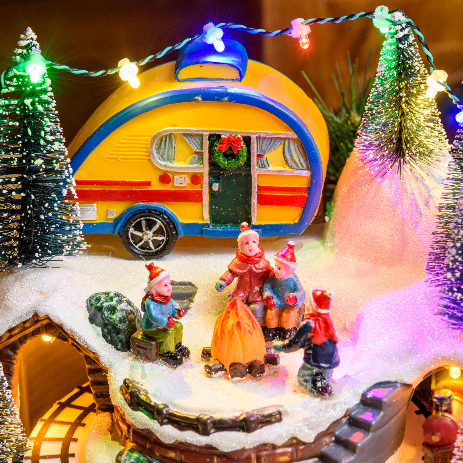 Weihnachtsdorf, Wohnwagen, Lagerfeuer und Spielzug, Weihnachtslieder 9 Weihnachtsdorf, Wohnwagen, Lagerfeuer und Spielzug, Weihnachtslieder 9