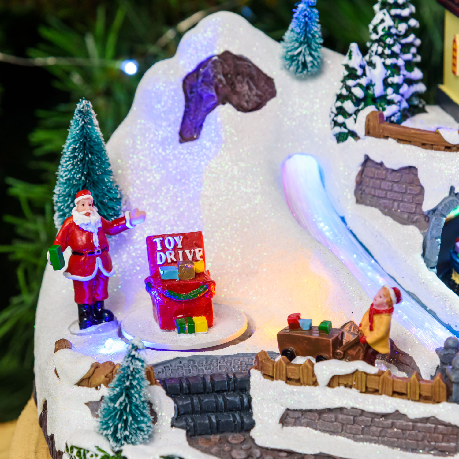 Weihnachtsdorf aus Polyresin, Spielzug, Tunnel und rotierenden Geschenken, h 19 cm, mit Weihnachtsliedern 9 Weihnachtsdorf aus Polyresin, Spielzug, Tunnel und rotierenden Geschenken, h 19 cm, mit Weihnachtsliedern 9