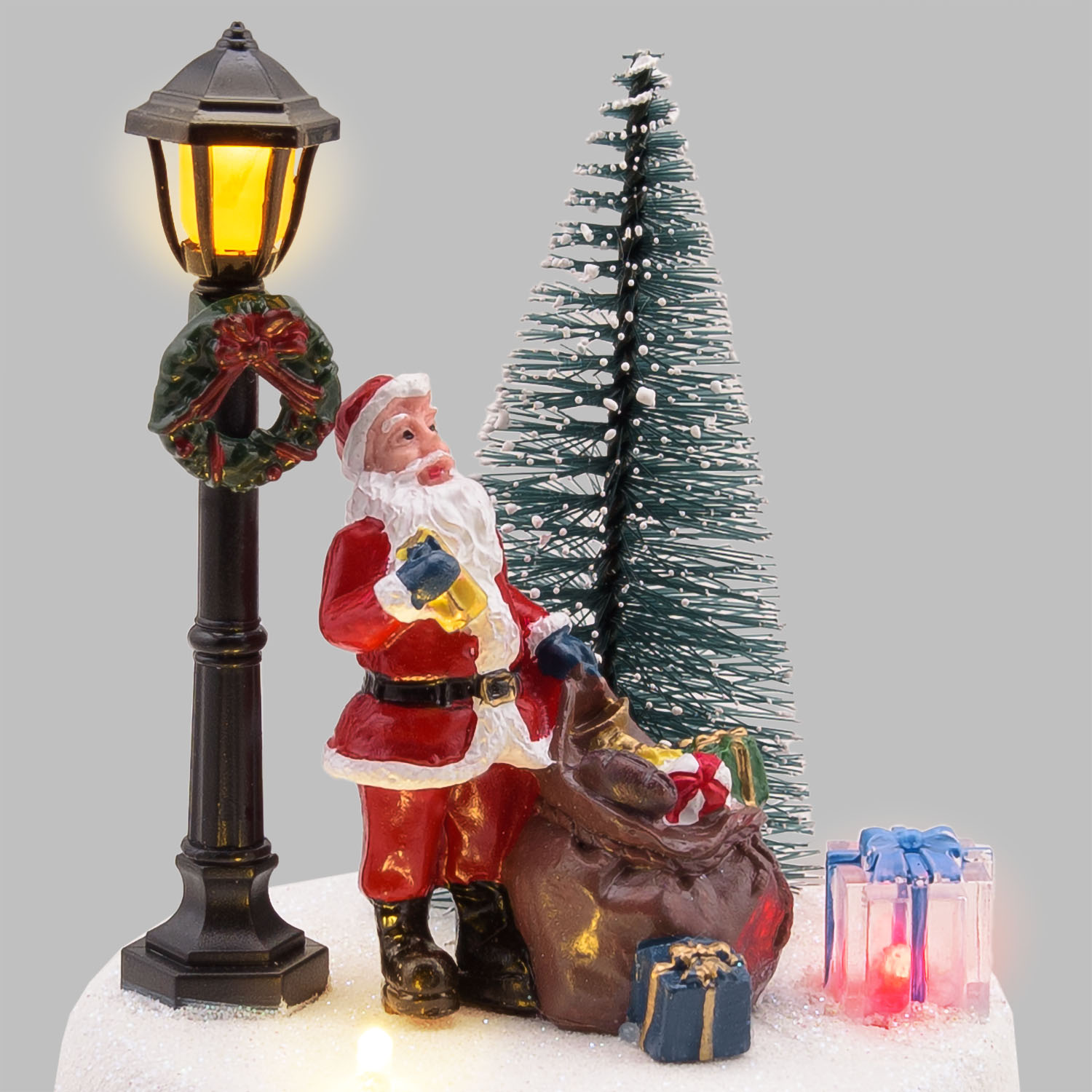 Pueblo de Navidad, Papá Noel con farola y árbol, altura 13 cm 4