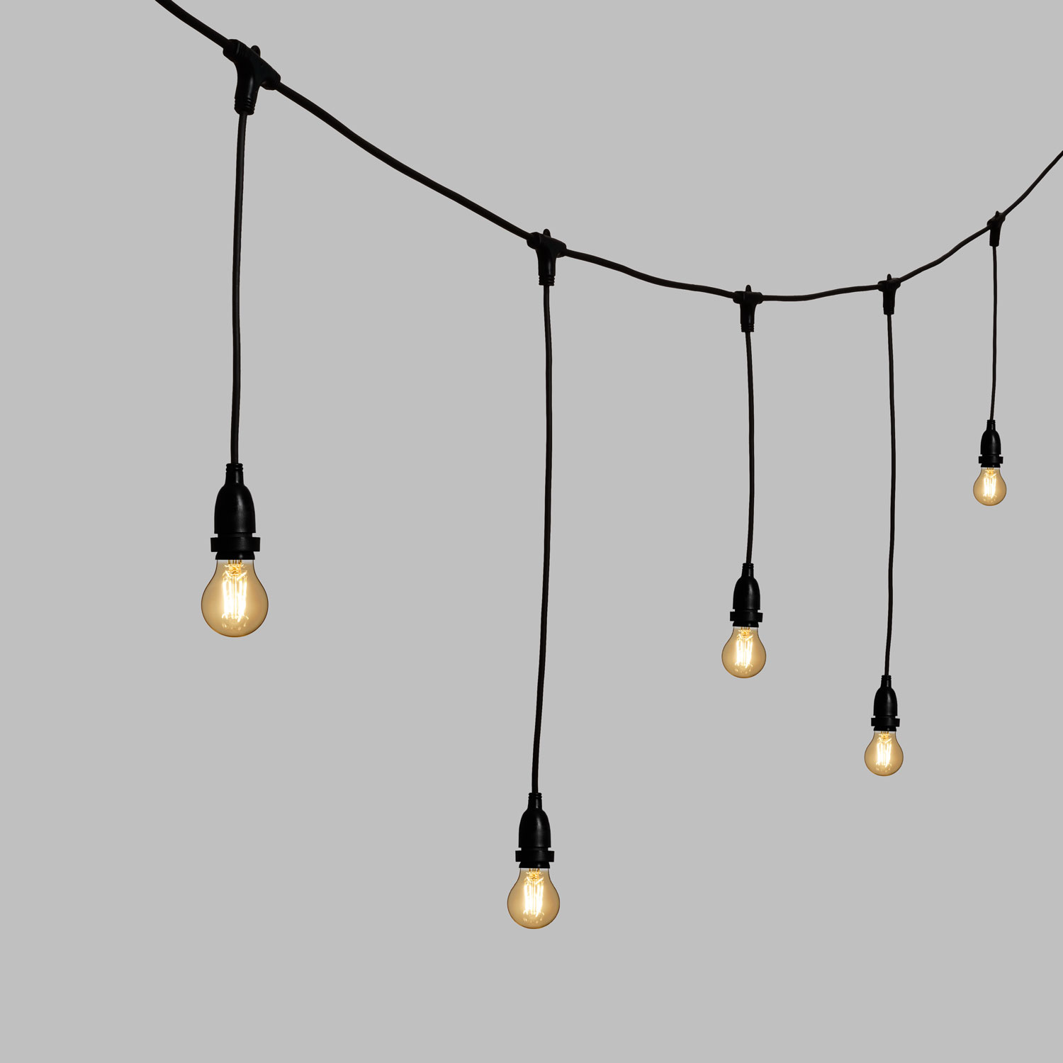 Catena 5 m 8 lampadine led pendenti goccia Ø 60 mm 4 Watt, dimmerabili, h 70 cm, prolungabile 4 Catena 5 m 8 lampadine led pendenti goccia Ø 60 mm 4 Watt, dimmerabili, h 70 cm, prolungabile 4