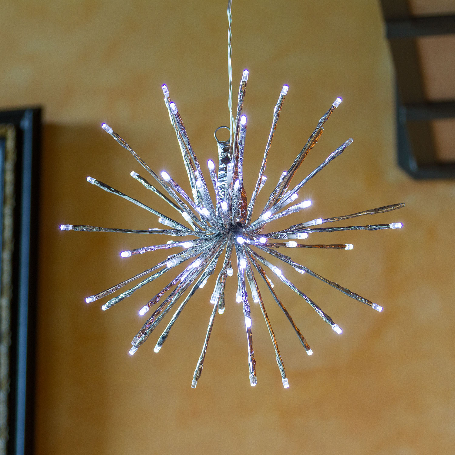 Silberner TWIGball, h 30 cm, 80 LEDs kaltweiß Silberner TWIGball, h 30 cm, 80 LEDs kaltweiß