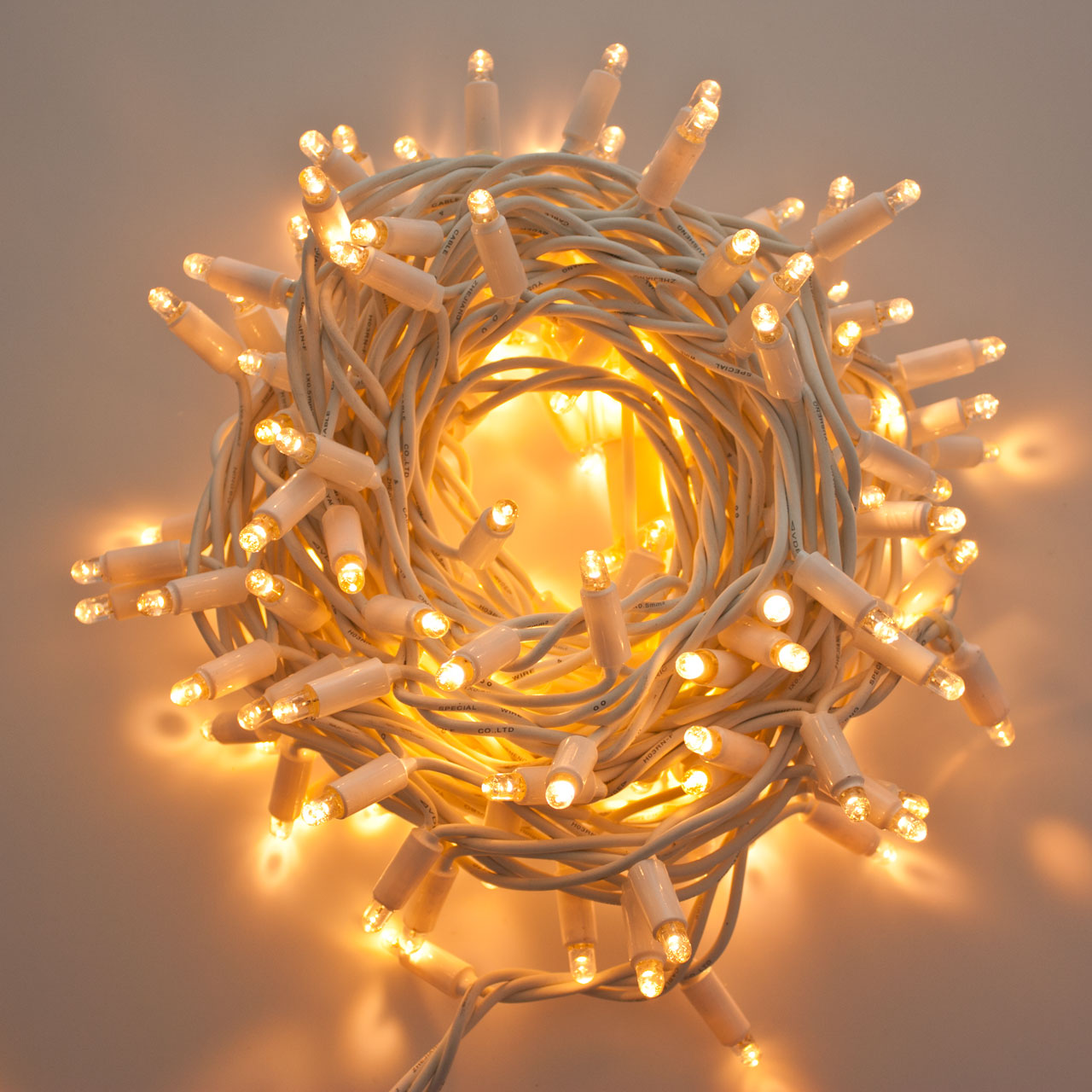 Lichterkette 10 m, 200 MaxiLEDs warmweiß, weißes Kabel, IP67 Lichterkette 10 m, 200 MaxiLEDs warmweiß, weißes Kabel, IP67