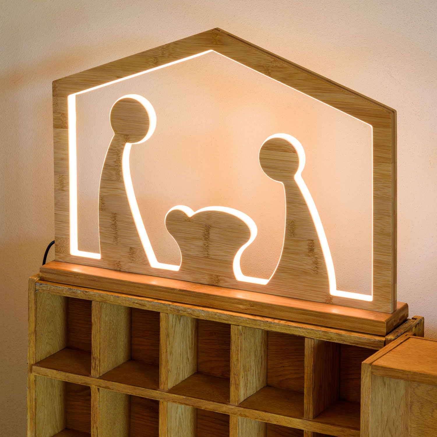 37cm Natural Wood Nativity with base, Design Wood Lights, Warm White Leds 37cm Natural Wood Nativity with base, Design Wood Lights, Warm White Leds