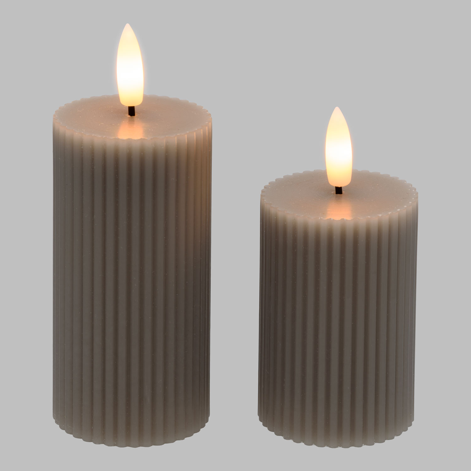 Set 2 candele grigio marrone a coste in cera, fiamma 3D con stoppino 3 Set 2 candele grigio marrone a coste in cera, fiamma 3D con stoppino 3