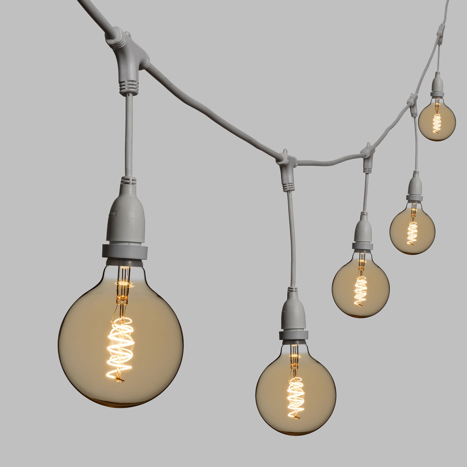 Catena 5 m, 8 lampadine pendenti globo Ø 125 mm, h 30 cm, led a spirale, prolungabile 3 Catena 5 m, 8 lampadine pendenti globo Ø 125 mm, h 30 cm, led a spirale, prolungabile 3