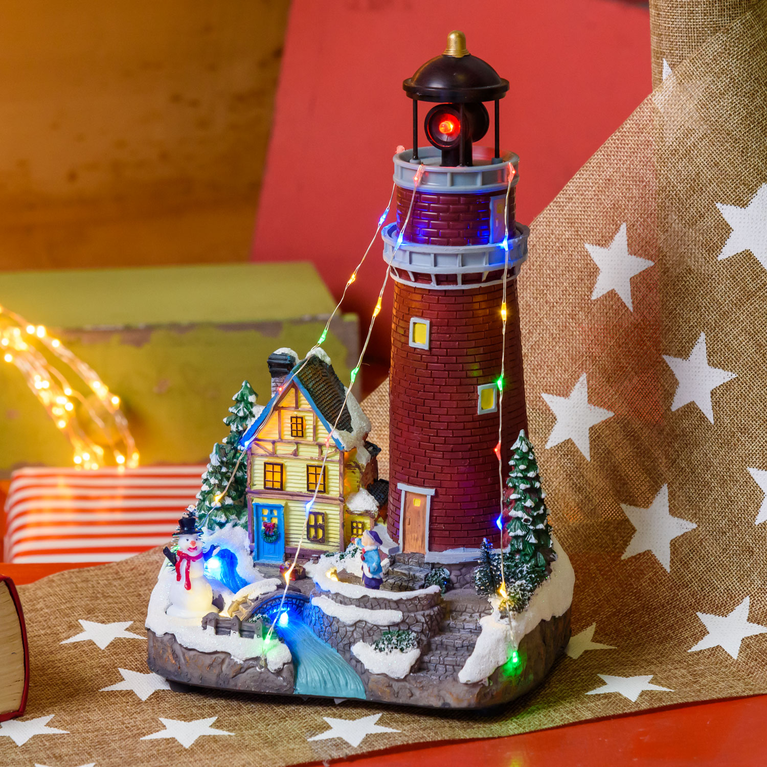 Pueblo Navidad de poliresina a pilas, Faro con luz giratoria, h 29 cm 1 Pueblo Navidad de poliresina a pilas, Faro con luz giratoria, h 29 cm 1