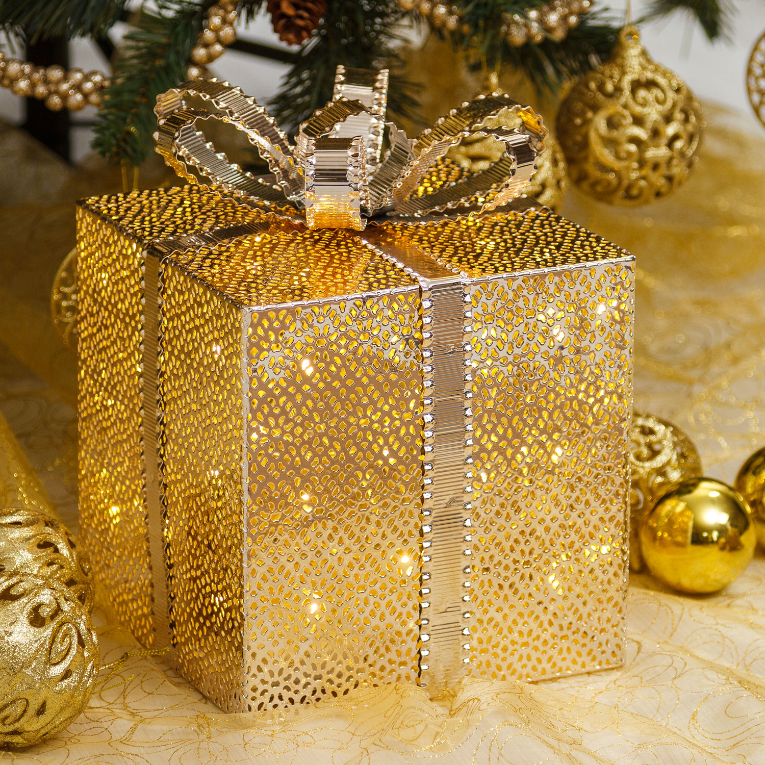 Paquet cadeau en métal couleur champagne, 40 led blanc chaud Paquet cadeau en métal couleur champagne, 40 led blanc chaud
