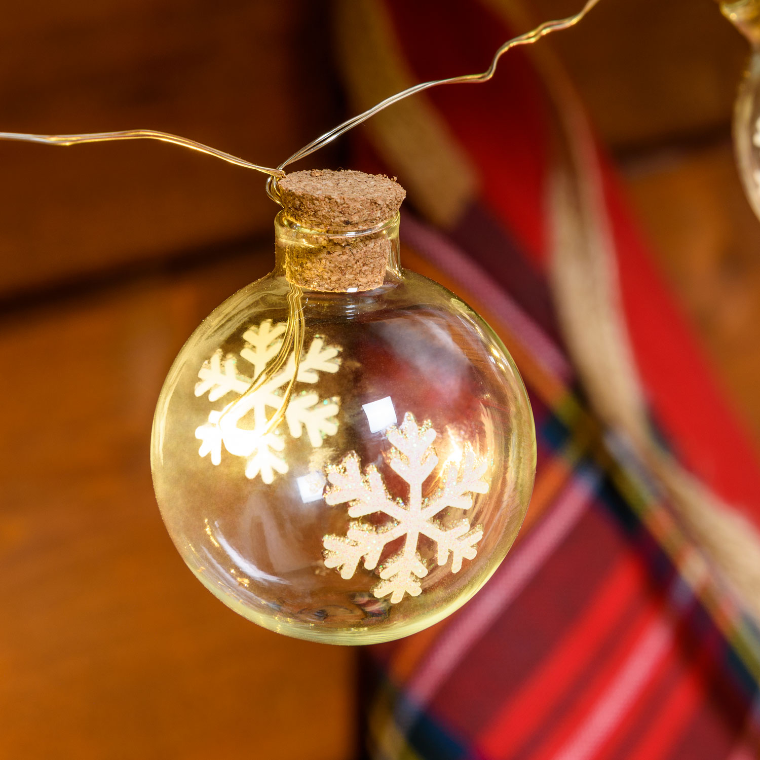 Deko-Lichterkette 12 Kugeln mit LED-Eiskristallen Ø 40 mm, MicroLEDs warmweiß 7 Deko-Lichterkette 12 Kugeln mit LED-Eiskristallen Ø 40 mm, MicroLEDs warmweiß 7