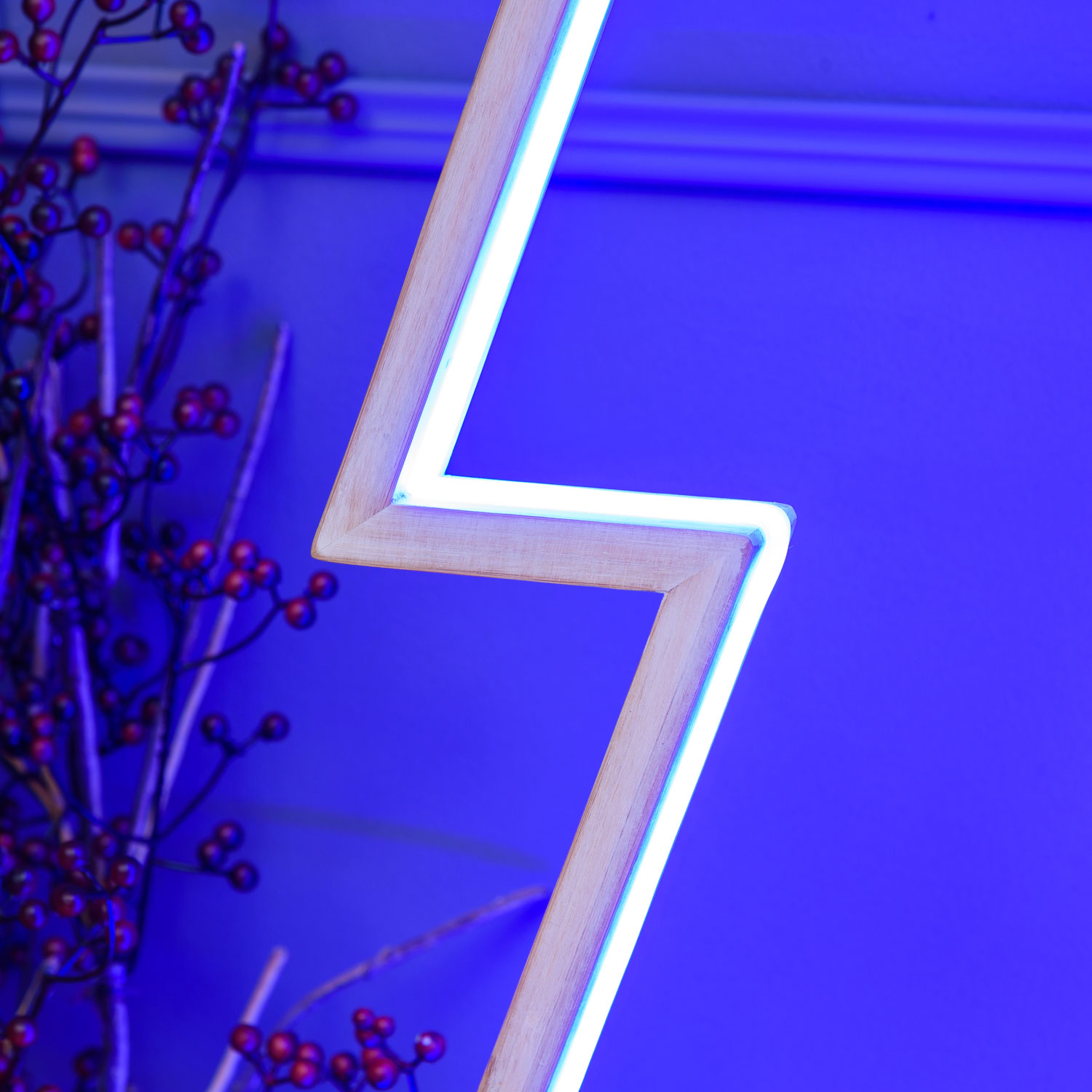 LED-Tannenbaum aus weißem Naturholz auf Fuß, 170 cm, RGB und warmweiß, Innenbereich 8 LED-Tannenbaum aus weißem Naturholz auf Fuß, 170 cm, RGB und warmweiß, Innenbereich 8