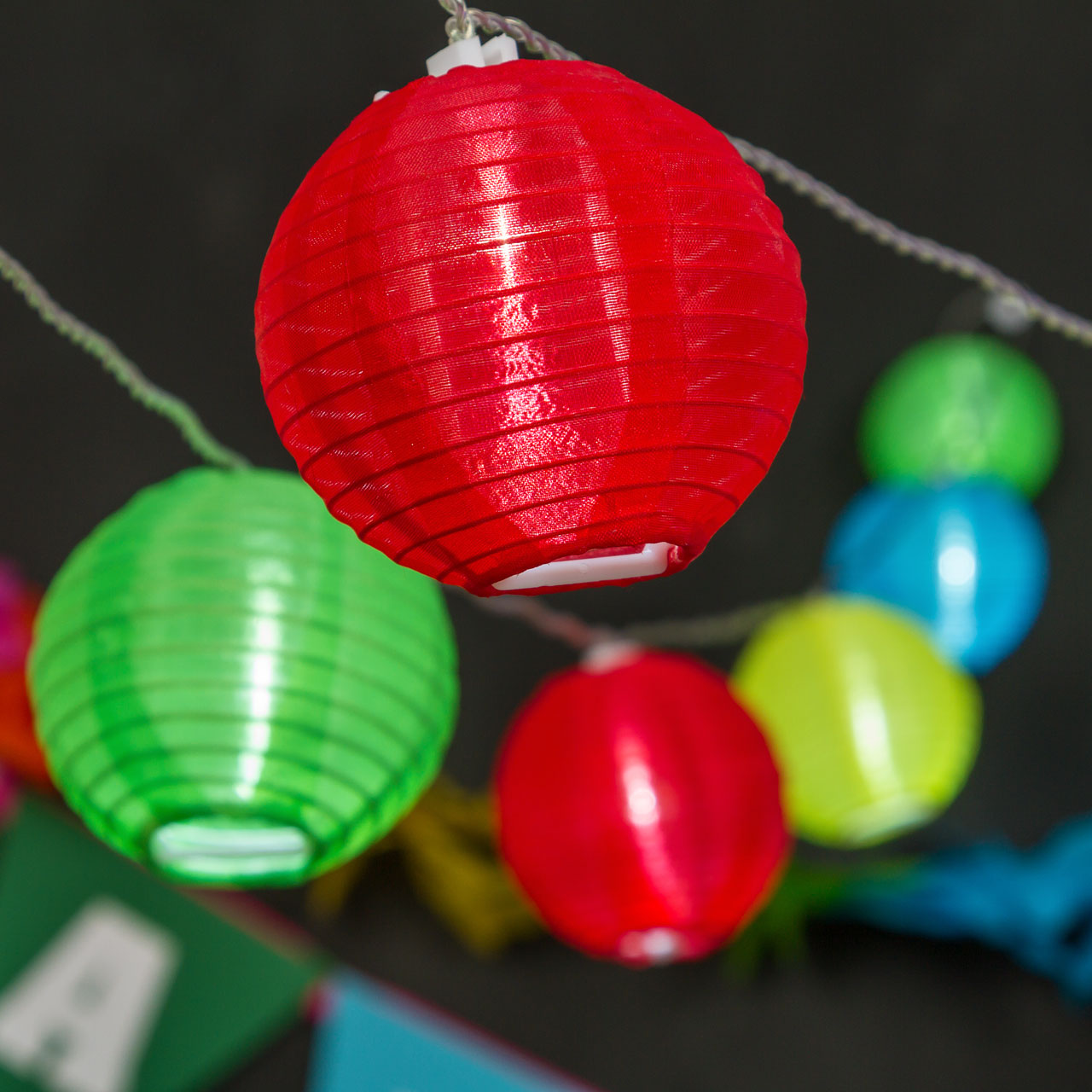 Dekolichterkette 5,25 m, 16 bunte Lampions mit kaltweißen LEDs 6 Dekolichterkette 5,25 m, 16 bunte Lampions mit kaltweißen LEDs 6