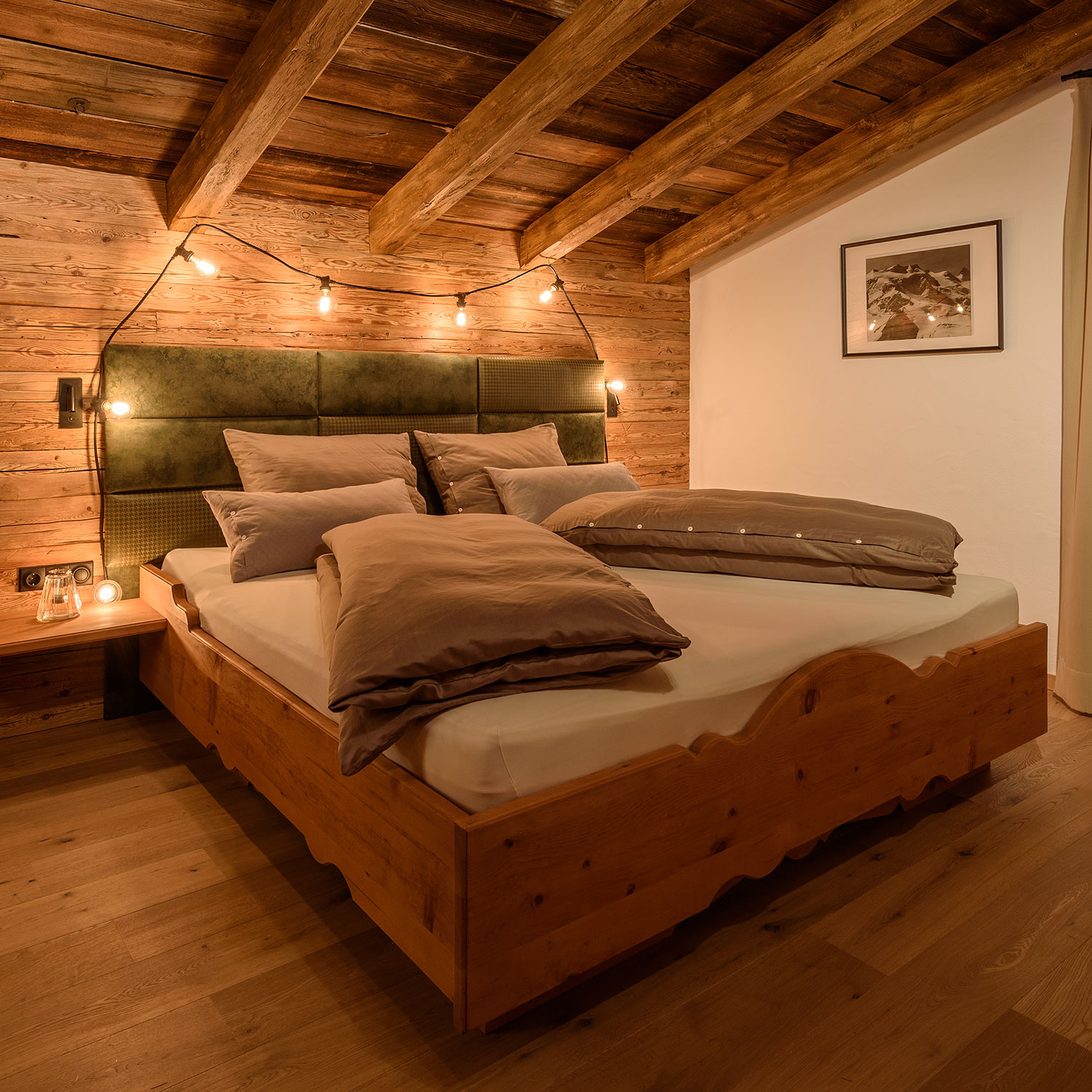 5m E27 Black Festoon Cable, 8 Sockets, Connectable 9 5m E27 Black Festoon Cable, 8 Sockets, Connectable 9