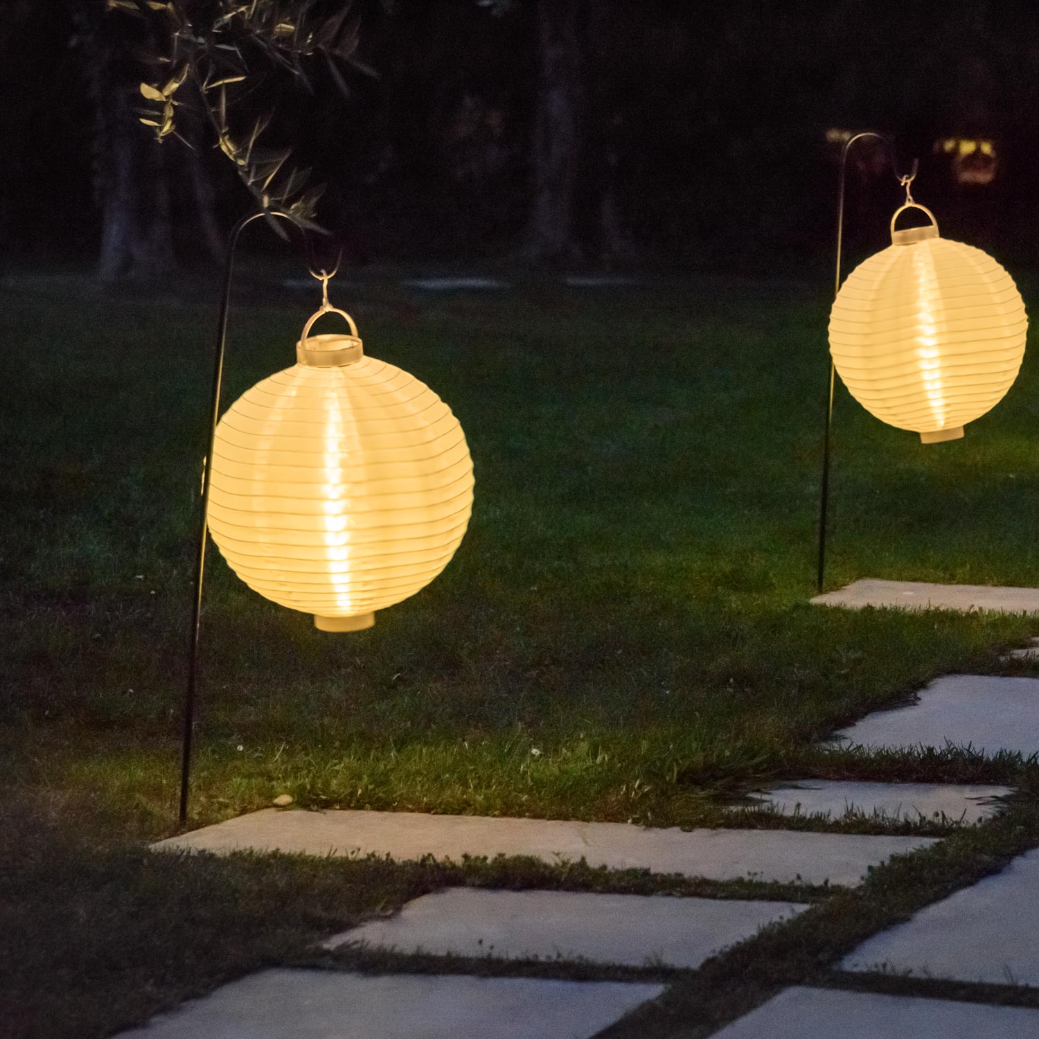Weißer LED-Lampion Ø 30 cm, warmweißes Licht 5 Weißer LED-Lampion Ø 30 cm, warmweißes Licht 5