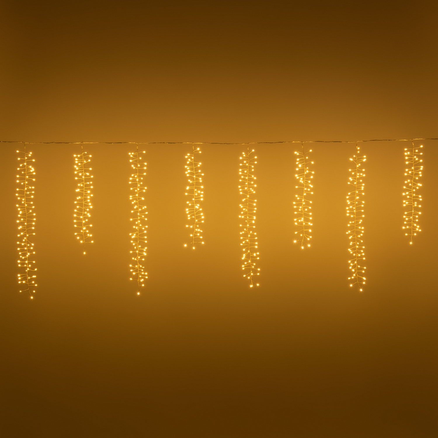 Icicle 10 cluster strings, 3 x h 0.75 m, 750 warm white microLEDs, silver metal cable, extendable Icicle 10 cluster strings, 3 x h 0.75 m, 750 warm white microLEDs, silver metal cable, extendable