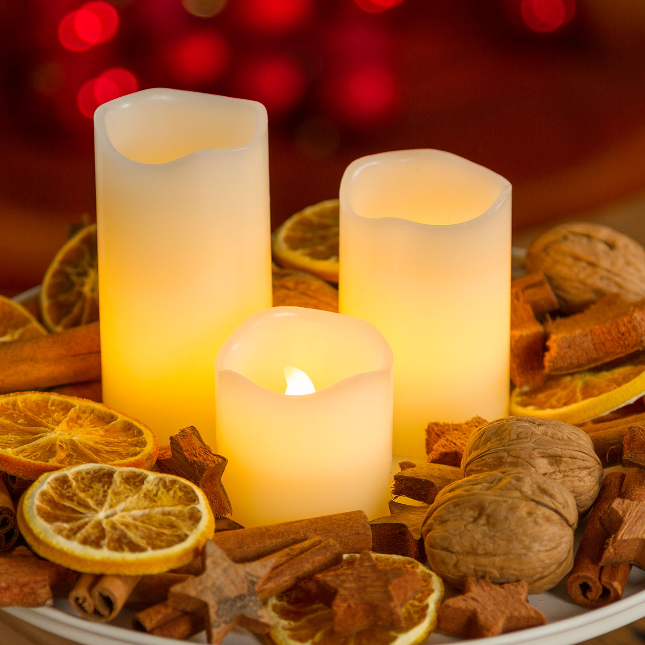 Set 3 candele avorio in cera liscia, h 5-7,5-10 cm, Ø 5 cm Set 3 candele avorio in cera liscia, h 5-7,5-10 cm, Ø 5 cm
