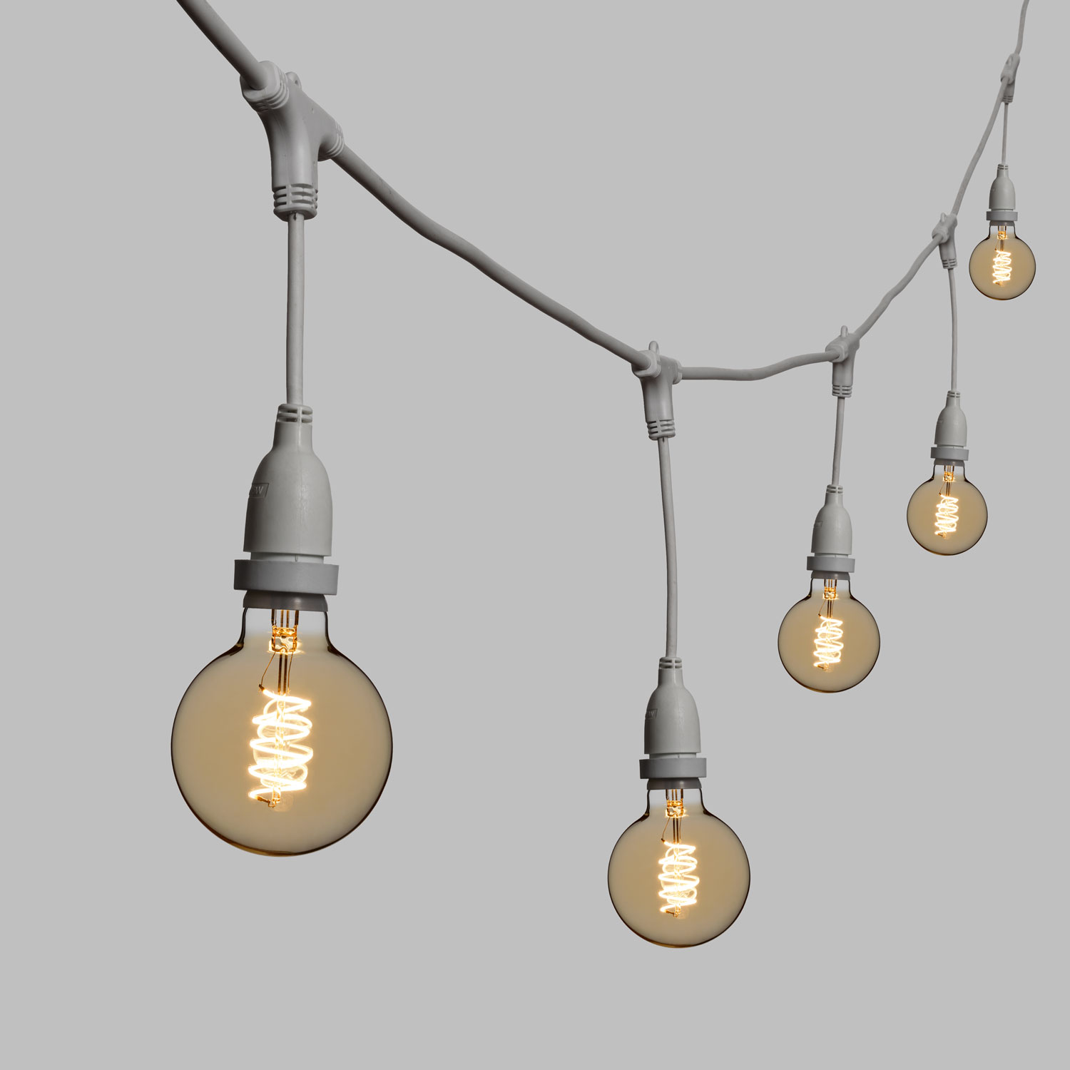 Catena 5 m, 8 lampadine pendenti globo Ø 95 mm, h 30 cm, led a spirale, prolungabile 3 Catena 5 m, 8 lampadine pendenti globo Ø 95 mm, h 30 cm, led a spirale, prolungabile 3