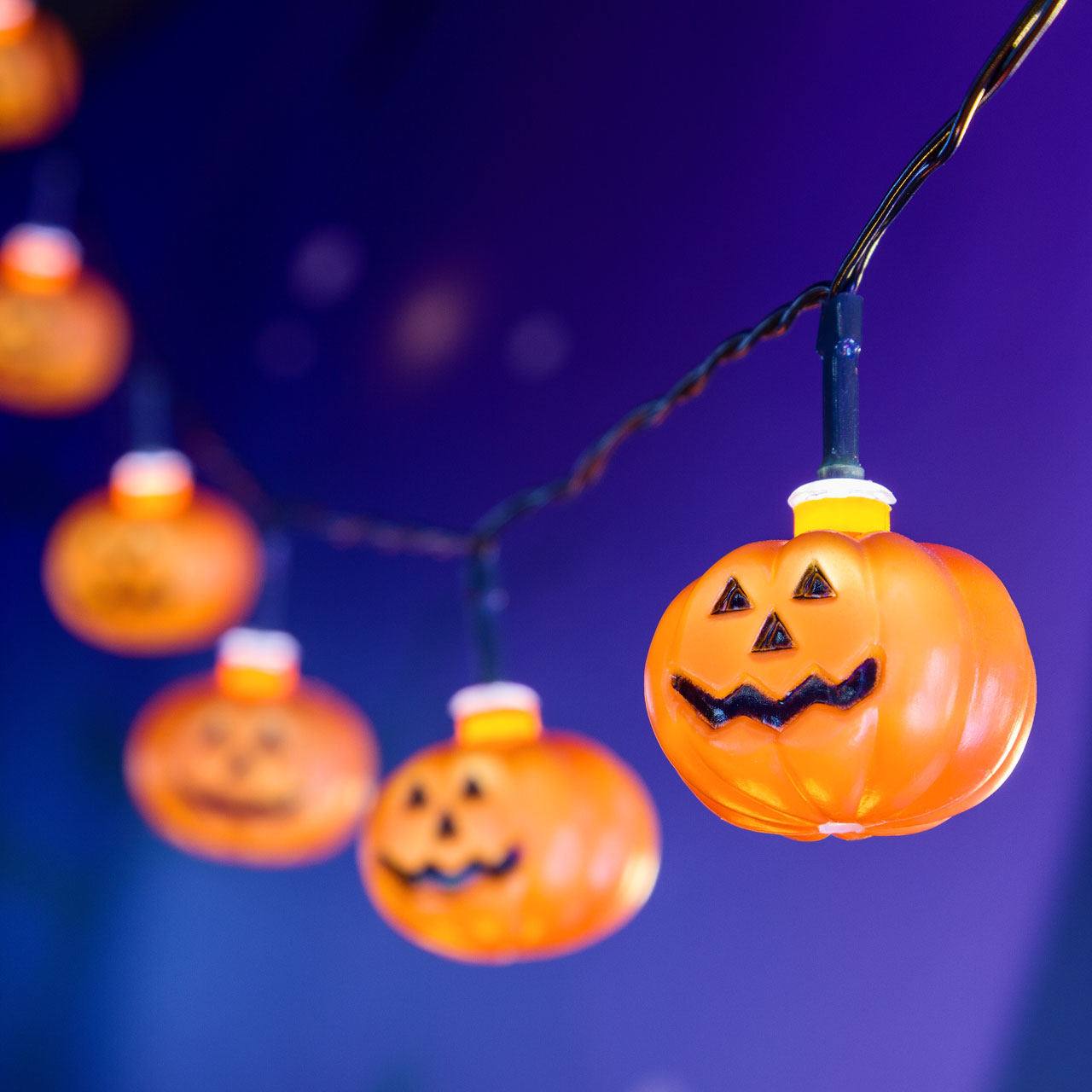 Guirlande 1,8 m, 10 citrouilles Halloween, led blanc froid 1 Guirlande 1,8 m, 10 citrouilles Halloween, led blanc froid 1