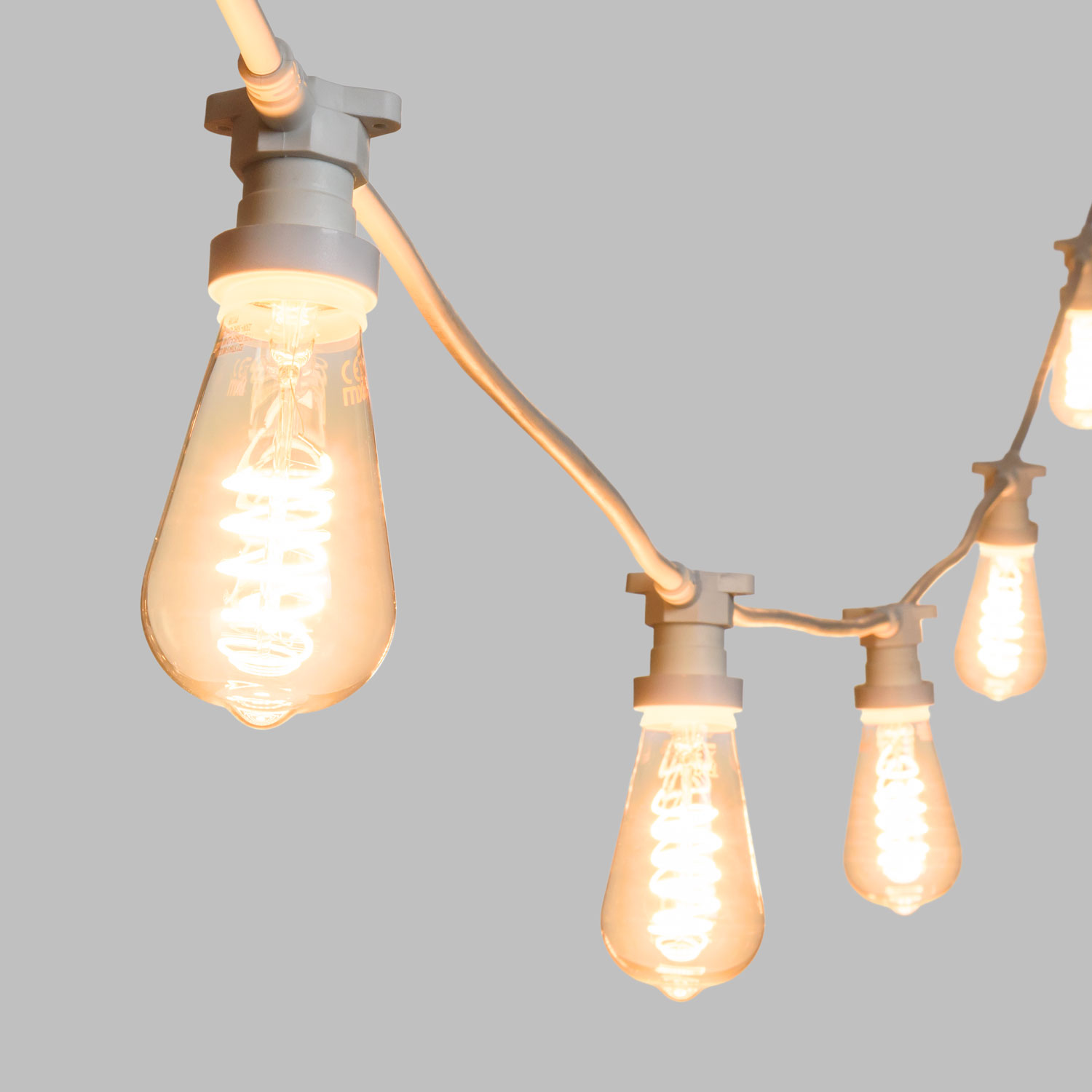 Catena 5 m, 5 lampadine Edison Ø 64 mm di 4 Watt, led a spirale, cavo bianco, prolungabile 2 Catena 5 m, 5 lampadine Edison Ø 64 mm di 4 Watt, led a spirale, cavo bianco, prolungabile 2
