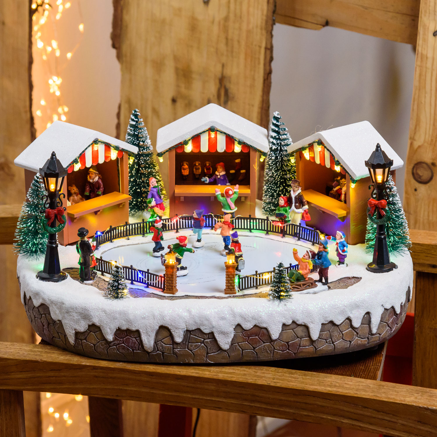 Weihnachtsdorf, Bergsee mit Schlittschuhläufern, h 15 cm, mit Weihnachtsliedern Weihnachtsdorf, Bergsee mit Schlittschuhläufern, h 15 cm, mit Weihnachtsliedern