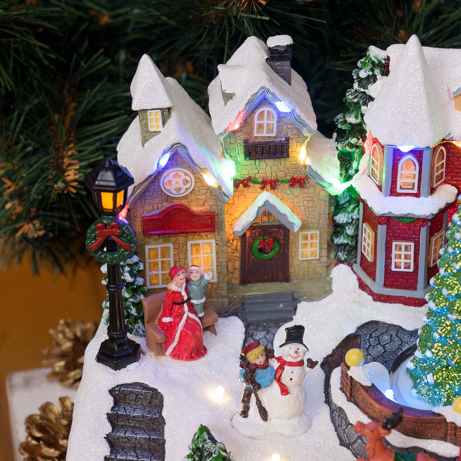 Pueblo de Navidad, Paisaje nevado con personajes y Árbol de Navidad giratorio, h 18 cm, villancicos 10 Pueblo de Navidad, Paisaje nevado con personajes y Árbol de Navidad giratorio, h 18 cm, villancicos 10