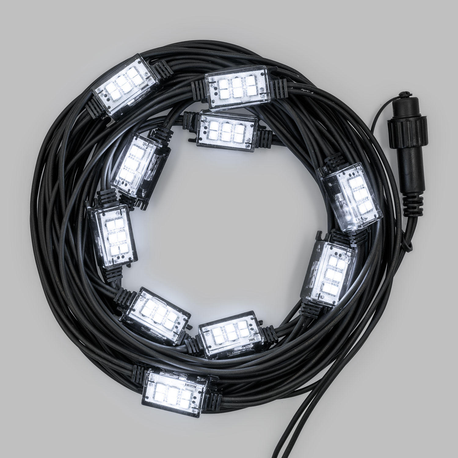 Catena 10 m, 10 stroboLed bianco freddo, cavo nero, prolungabile Catena 10 m, 10 stroboLed bianco freddo, cavo nero, prolungabile