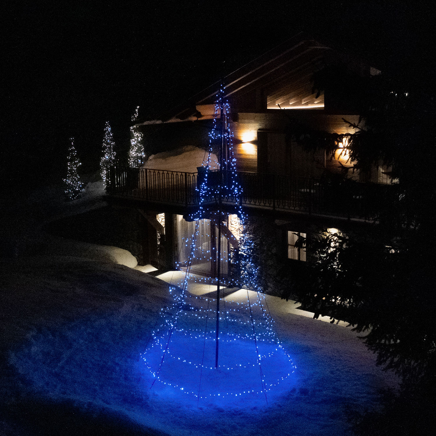 Twinkly Light Tree, 1000 LEDs, RGB Warmweiß, h 6 m 2 Twinkly Light Tree, 1000 LEDs, RGB Warmweiß, h 6 m 2