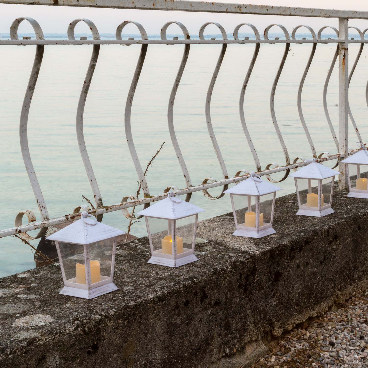 Laterne Antikweiß h 17 cm mit LED-Kerze 14 Laterne Antikweiß h 17 cm mit LED-Kerze 14