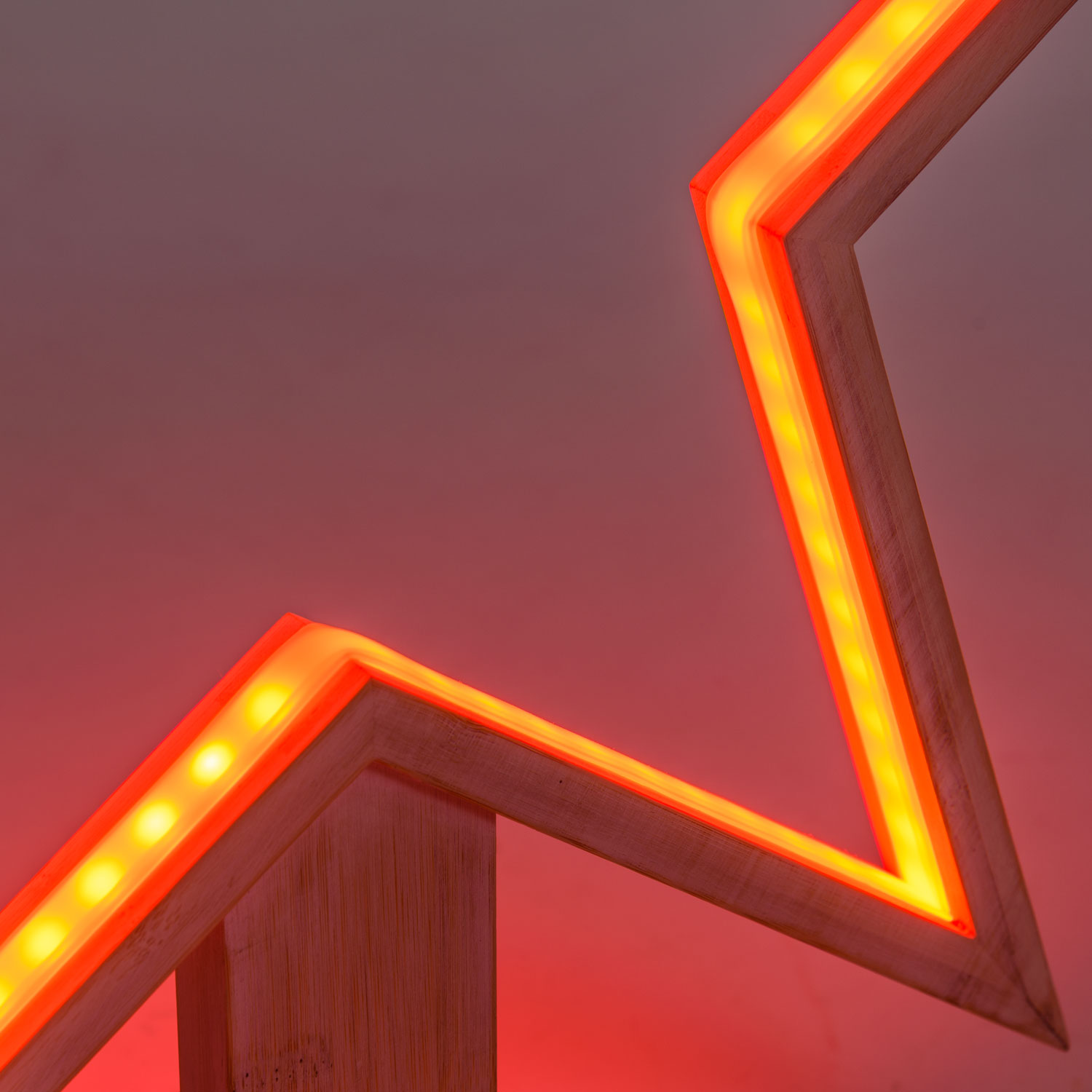 Étoile avec base en bois blanchi, 55 cm, led RGB et Blanc Chaud 26 Étoile avec base en bois blanchi, 55 cm, led RGB et Blanc Chaud 26