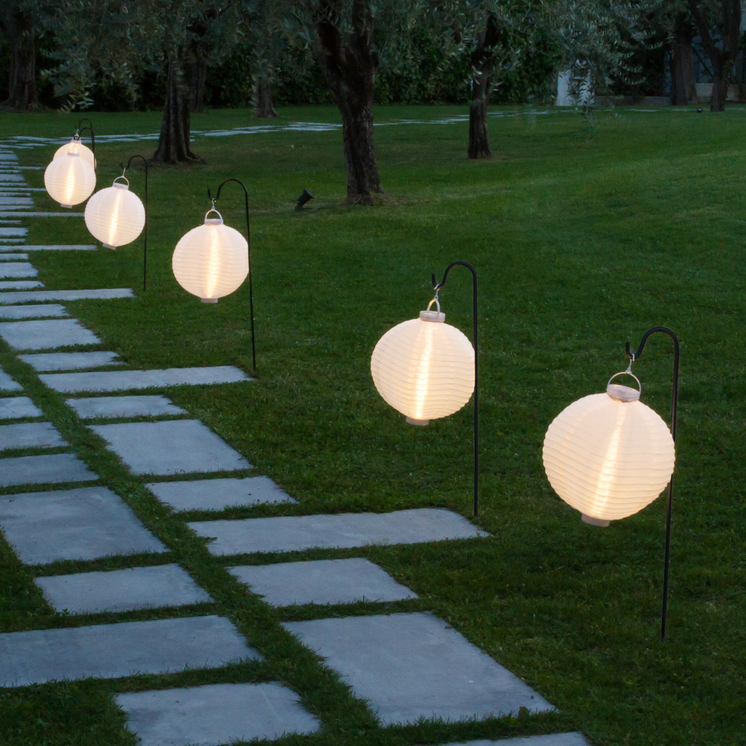 Weißer LED-Lampion Ø 30 cm, warmweißes Licht 4 Weißer LED-Lampion Ø 30 cm, warmweißes Licht 4