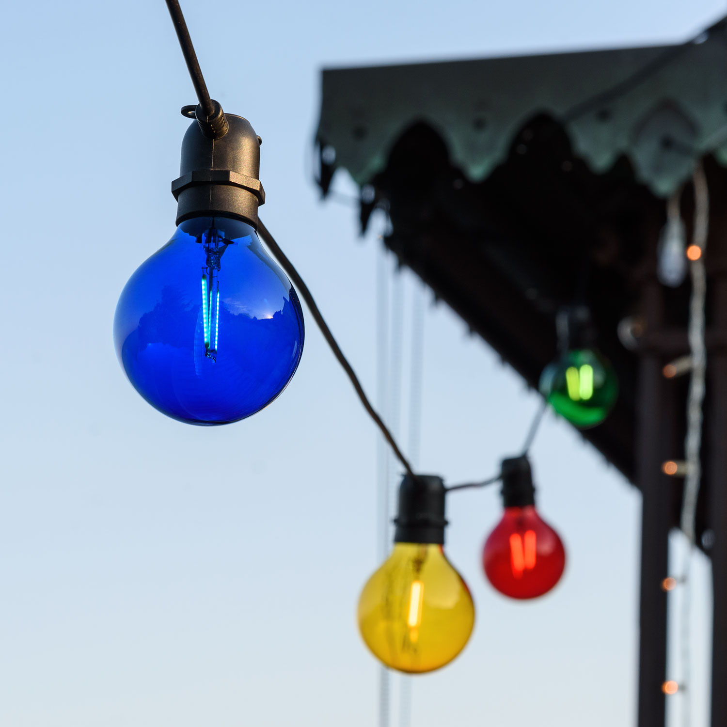 Catena Party 8 m, 10 lampadine globo colorate Ø 80 mm, led bianco caldo, prolungabile 1 Catena Party 8 m, 10 lampadine globo colorate Ø 80 mm, led bianco caldo, prolungabile 1