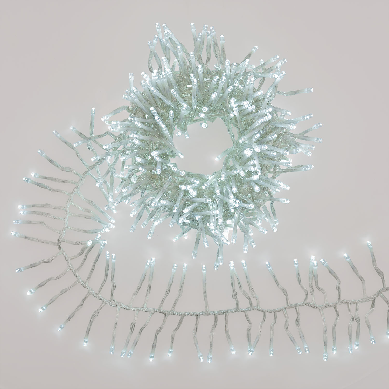 Lichterkette Cluster Connect+ 3 m, 300 LEDs Kaltweiß, transparentes Kabel, verlängerbar. Lichterkette Cluster Connect+ 3 m, 300 LEDs Kaltweiß, transparentes Kabel, verlängerbar.