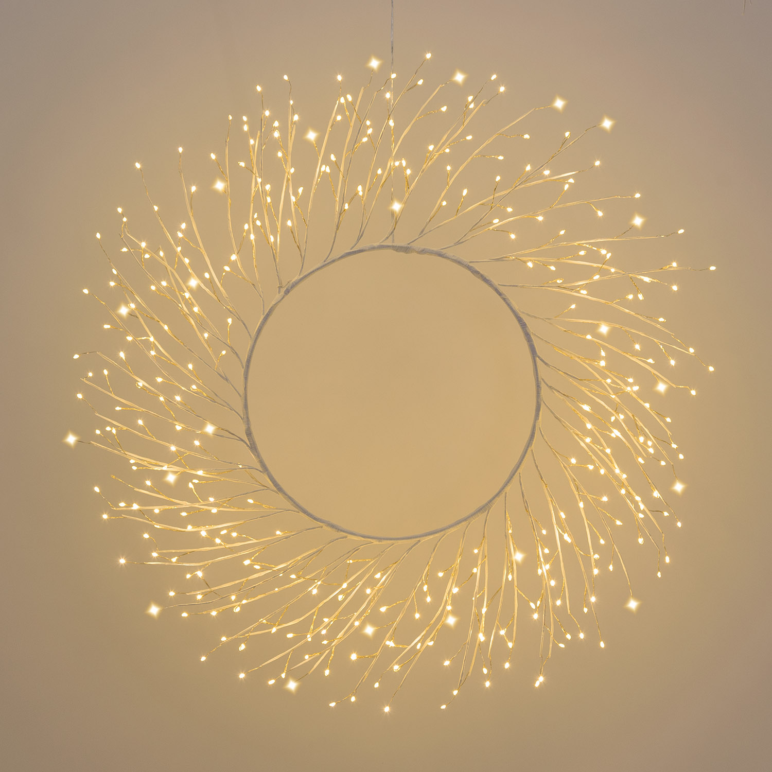 Corona Rama Tilo blanca Ø 75 cm, 350 microled blanco cálido, uso interior Corona Rama Tilo blanca Ø 75 cm, 350 microled blanco cálido, uso interior