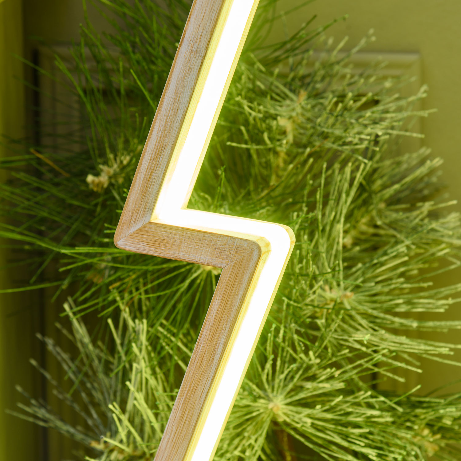 LED-Tannenbaum aus weißem Naturholz auf Fuß, 145 cm, RGB und warmweiß, Innenbereich 8 LED-Tannenbaum aus weißem Naturholz auf Fuß, 145 cm, RGB und warmweiß, Innenbereich 8