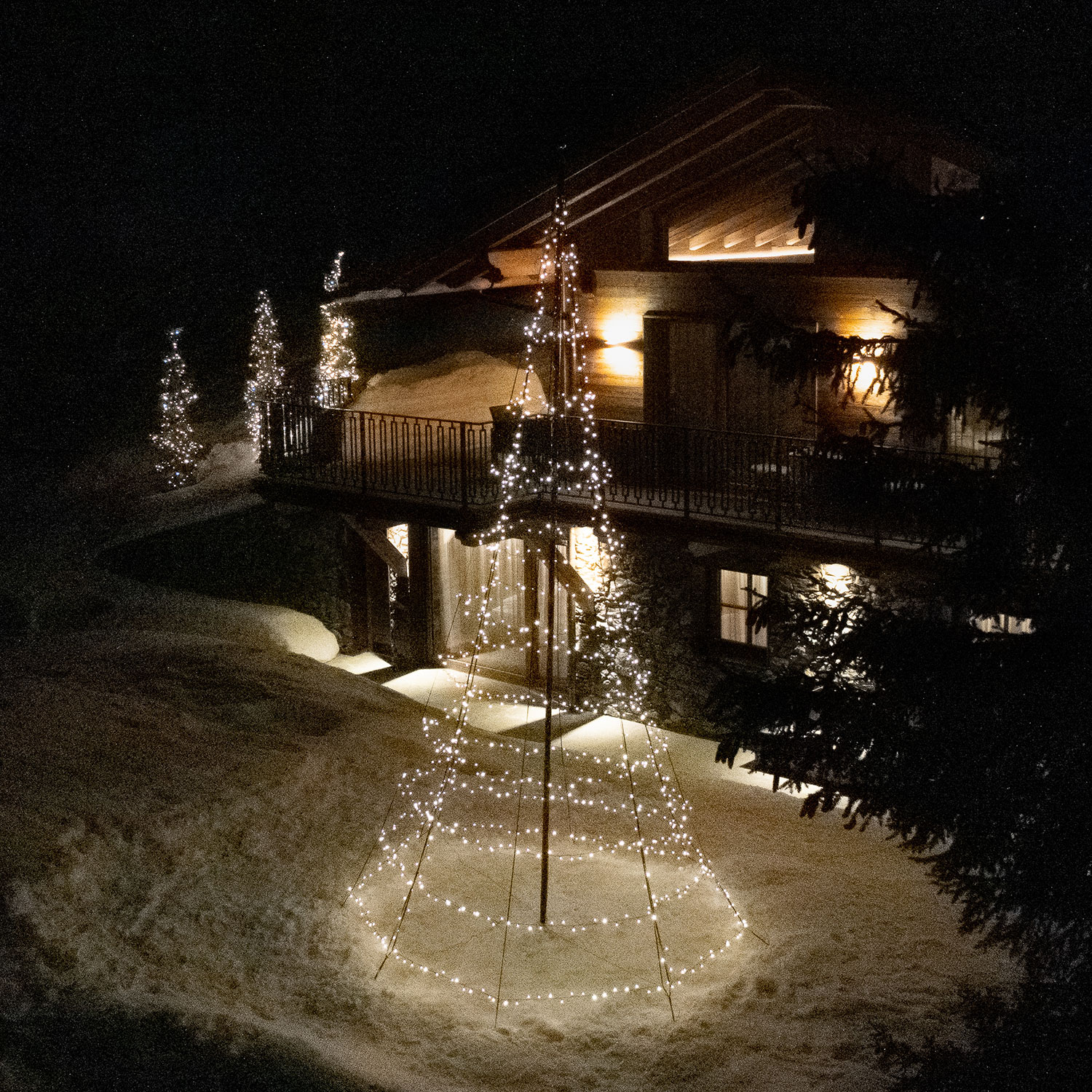 Twinkly Light Tree, 1000 LEDs, RGB Warmweiß, h 6 m 3 Twinkly Light Tree, 1000 LEDs, RGB Warmweiß, h 6 m 3
