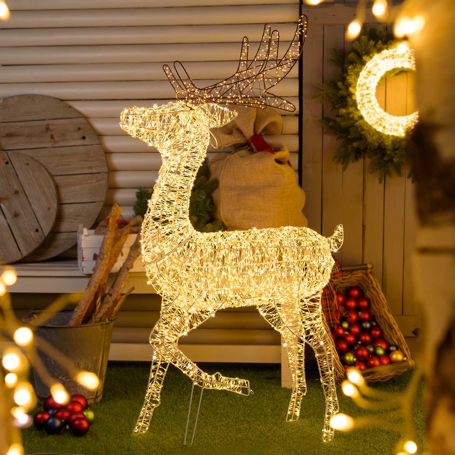 Renna con zampa alzata 3D, h 130 cm, microled bianco caldo e freddo, uso interno Renna con zampa alzata 3D, h 130 cm, microled bianco caldo e freddo, uso interno