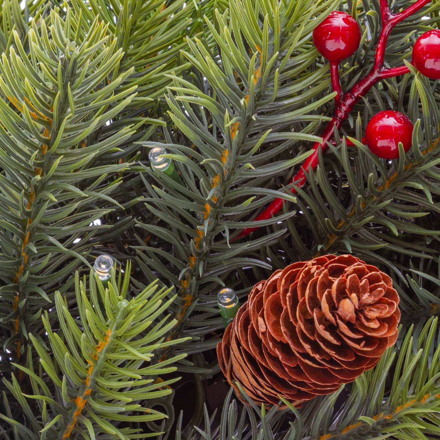 Corona Alpino in finto pino a batteria Ø 60 cm, con pigne e bacche, 80 led integrati bianco caldo 3