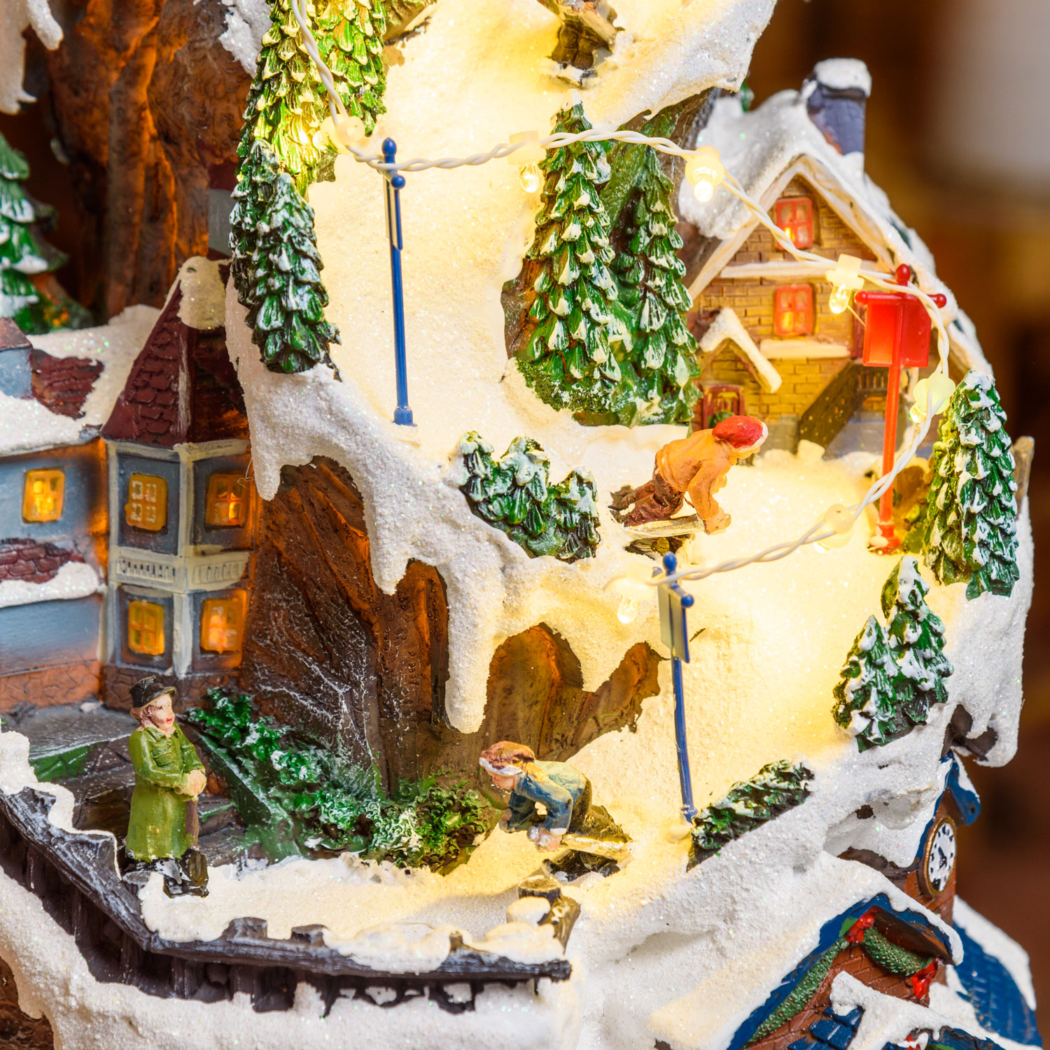Weihnachtsdorf, Bergdorf mit Skifahrern und fahrendem Zug in Tunnel, h 38 cm, mit Weihnachtsliedern 10 Weihnachtsdorf, Bergdorf mit Skifahrern und fahrendem Zug in Tunnel, h 38 cm, mit Weihnachtsliedern 10