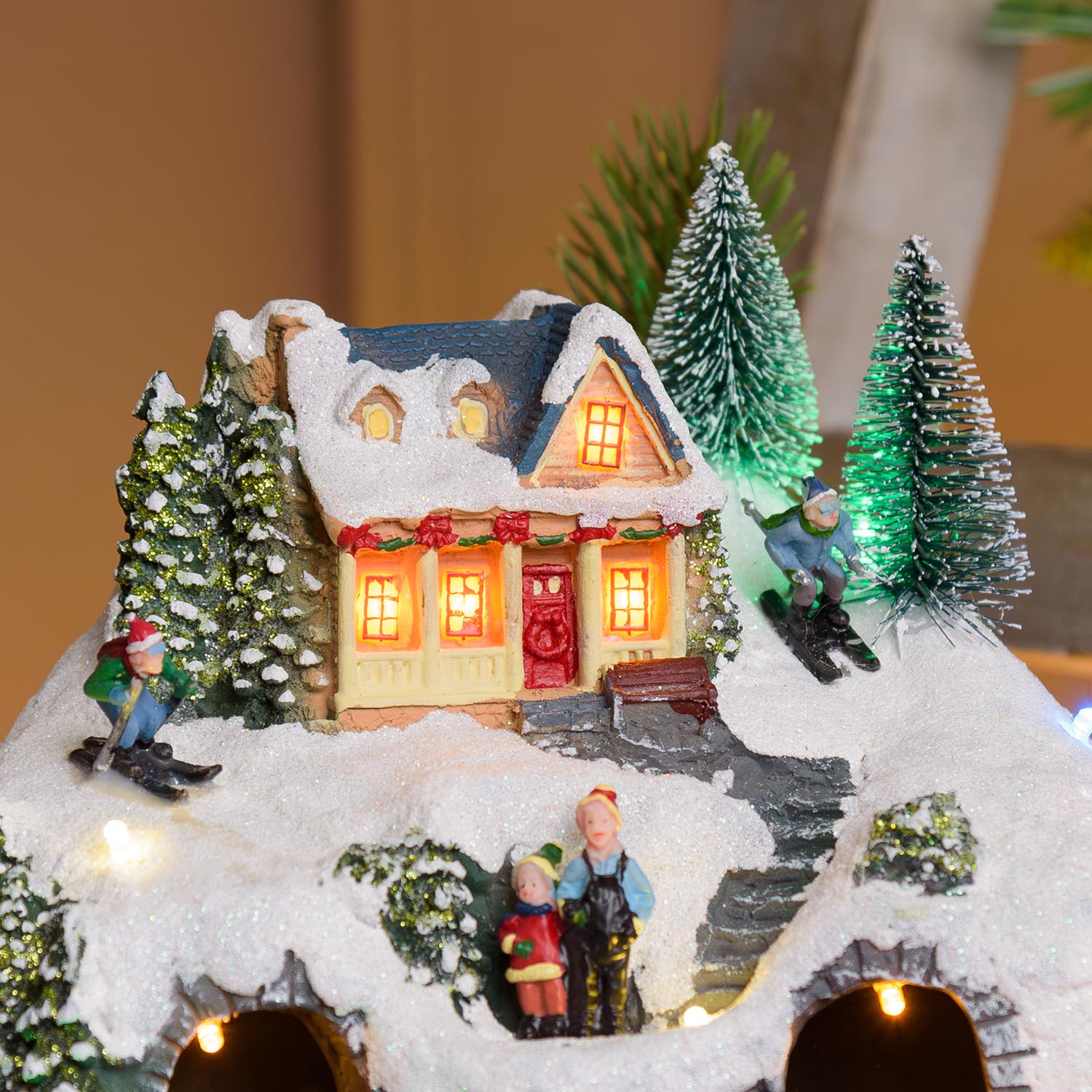 Pueblo de Navidad nevado con Trenecito, Árbol y Tiovivo giratorios, h 31 cm, villancicos 9 Pueblo de Navidad nevado con Trenecito, Árbol y Tiovivo giratorios, h 31 cm, villancicos 9