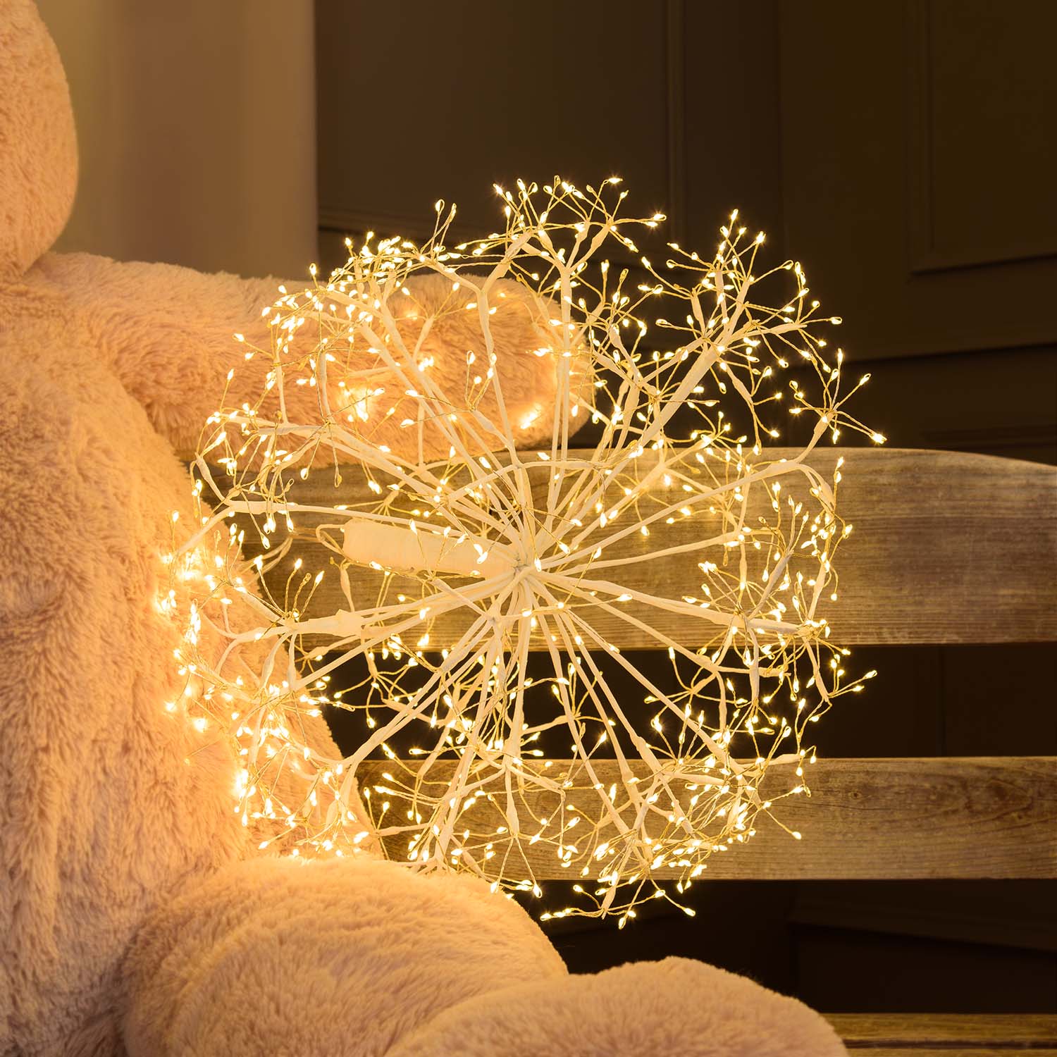RICCO Sphere with White Branches, Ø 50 cm, 912 Warm White MicroLEDs, Indoor Use RICCO Sphere with White Branches, Ø 50 cm, 912 Warm White MicroLEDs, Indoor Use