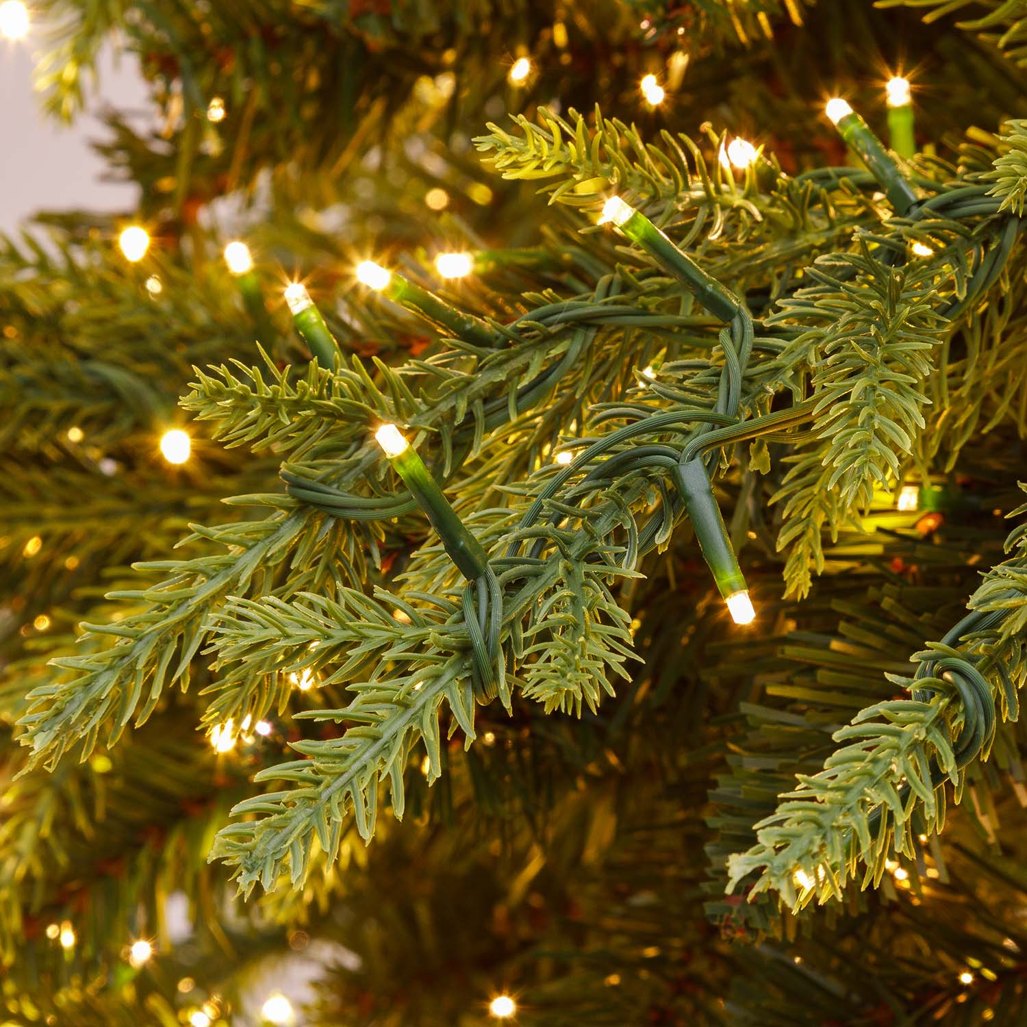 Albero Deluxe in finto pino 225 cm, 3850 miniled integrati bianco caldo 3