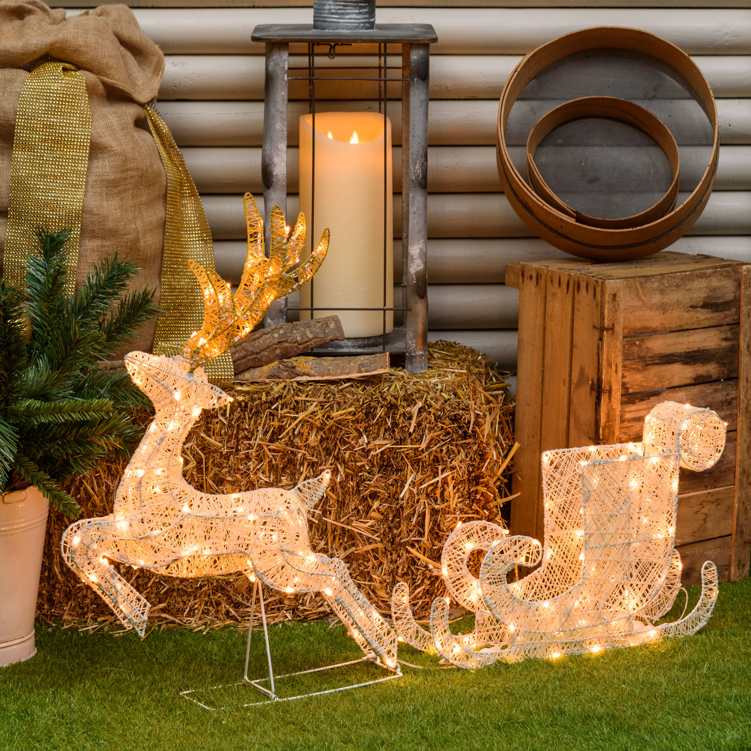 Renna con slitta 3D Light Cream & Brown h 60 cm, 160 led bianco extra caldo Renna con slitta 3D Light Cream & Brown h 60 cm, 160 led bianco extra caldo