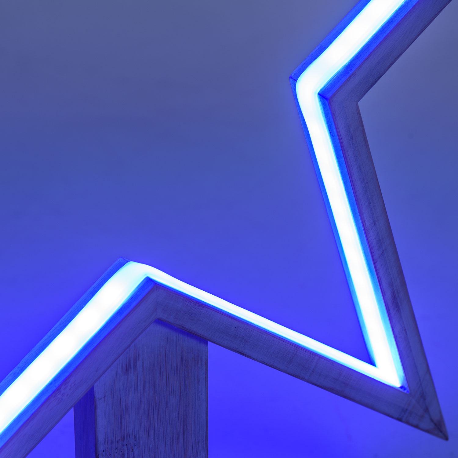 Étoile avec base en bois blanchi, 55 cm, led RGB et Blanc Chaud 25 Étoile avec base en bois blanchi, 55 cm, led RGB et Blanc Chaud 25