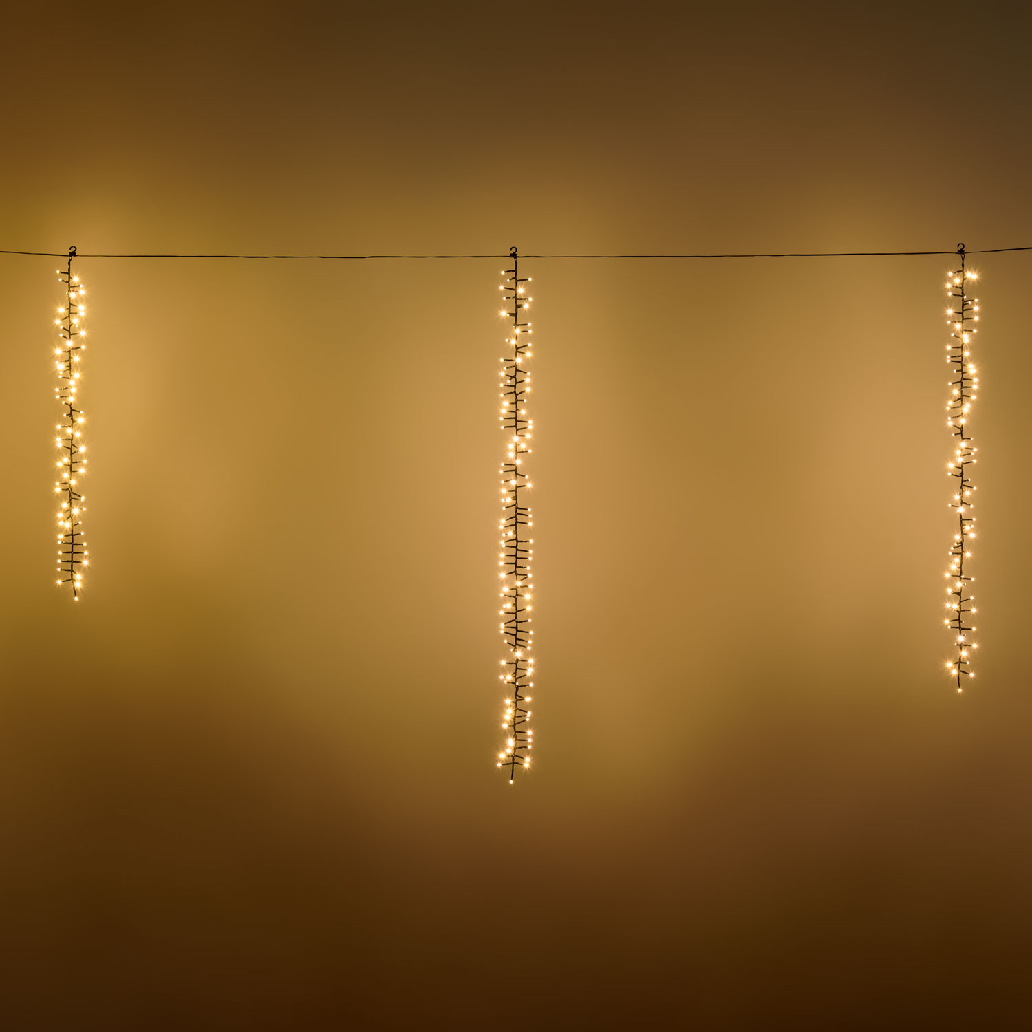 Cascata di luci a 3 nastri, 288 led bianco caldo, cavo verde, prolungabile 7 Cascata di luci a 3 nastri, 288 led bianco caldo, cavo verde, prolungabile 7